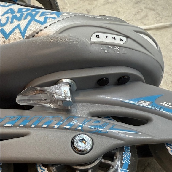 Blade Runner Girl’s Inline Skates Adjusts in Size as kid grows! US 5-8. Like New - Picture 8 of 15